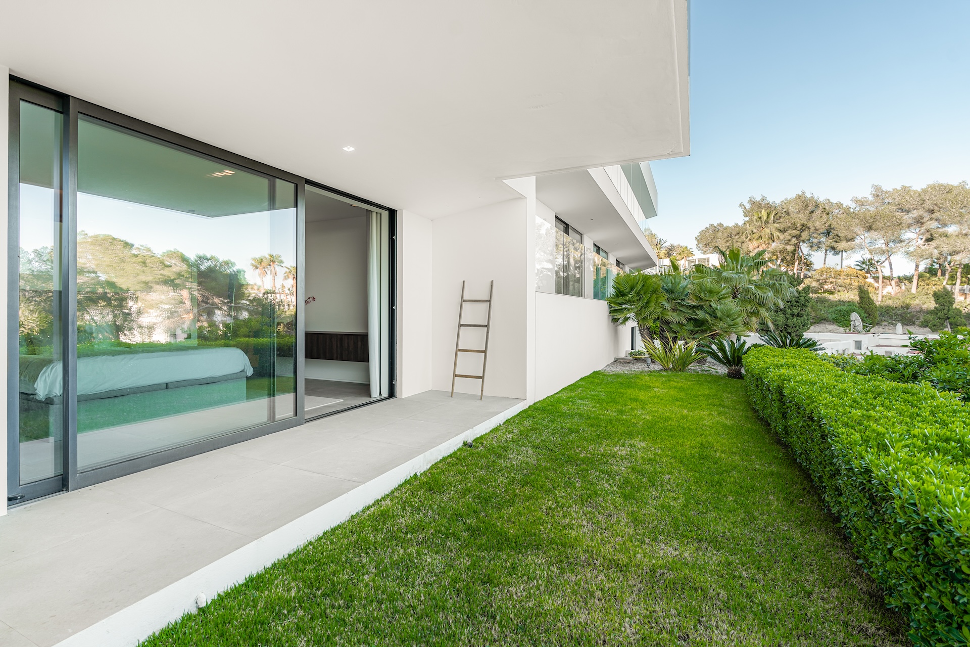 Resa Estates luxury vila Can Furnet modern Villa moderna garden grass.jpg